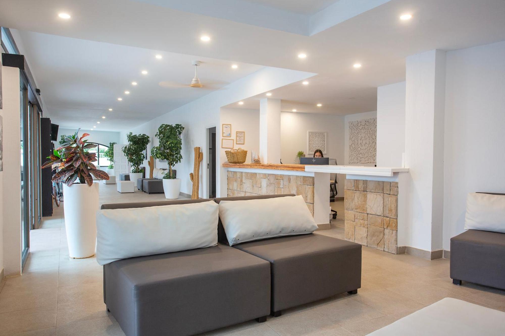 Apartamentos Club Cala Azul Сан Карлос Екстериор снимка